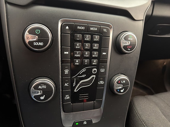 Volvo V40 22 of 30