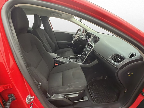 Volvo V40 25 of 30