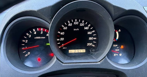 Toyota HiLux 3 of 8