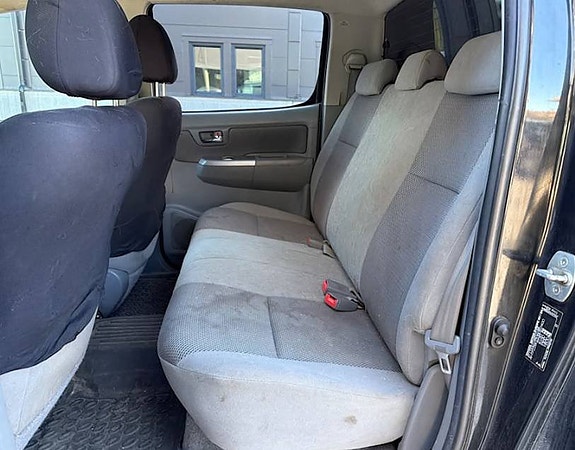 Toyota HiLux 7 of 8