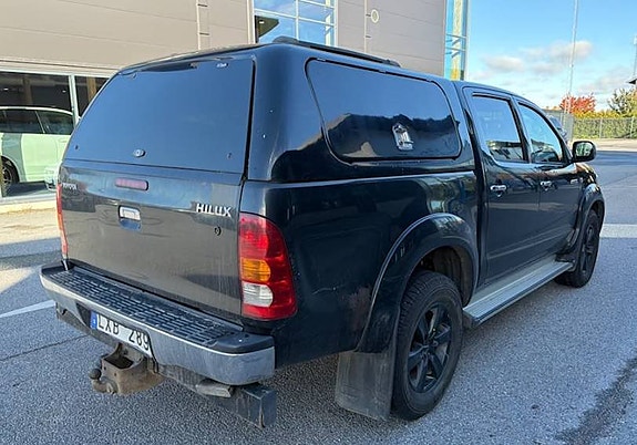 Toyota HiLux 2 of 8