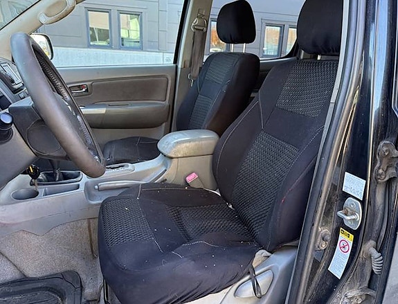 Toyota HiLux 6 of 8