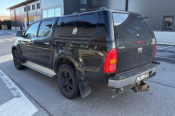 Toyota HiLux 5 of 8