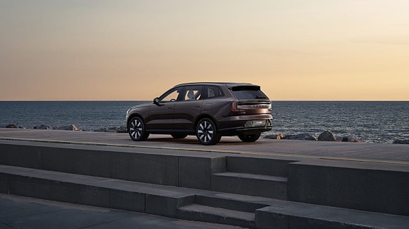 Volvo EX90 8 of 26