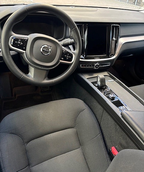 Volvo V60 Cross Country 3 of 7