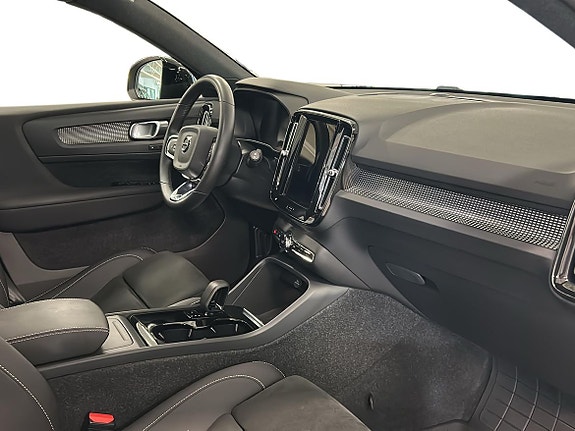 Volvo XC40 5 of 14