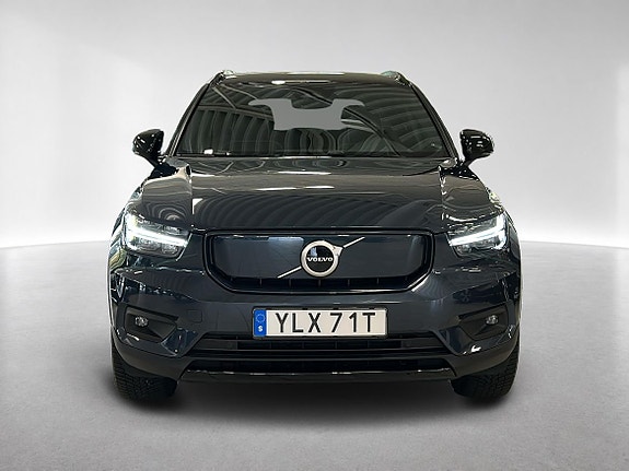 Volvo XC40 8 of 14