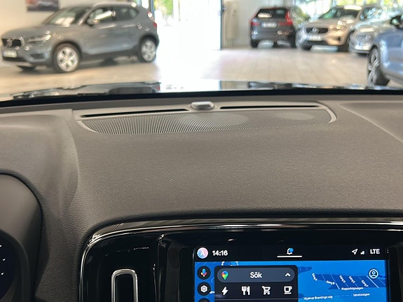 Volvo XC40 14 of 14