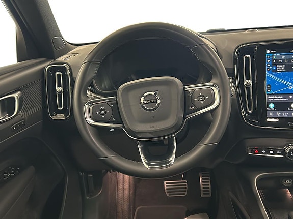 Volvo XC40 10 of 14
