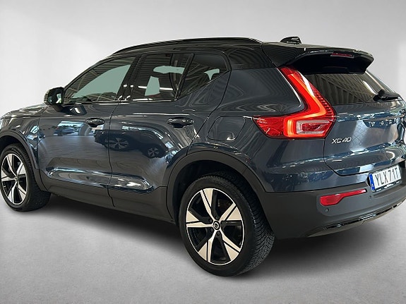 Volvo XC40 2 of 14