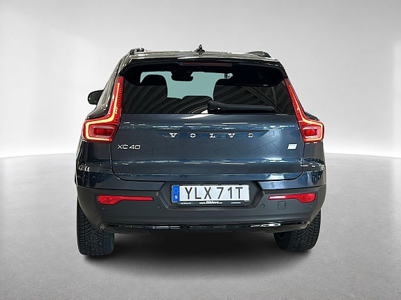 Volvo XC40 7 of 14