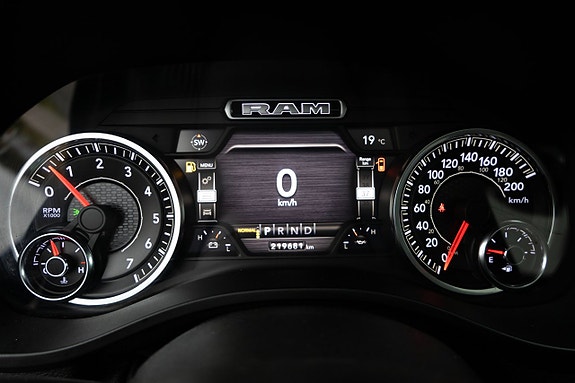 Dodge RAM 1500 12 of 16