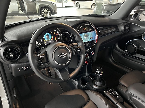 MINI Cabrio-Serie 9 of 18