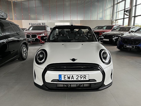 MINI Cabrio-Serie 4 of 18