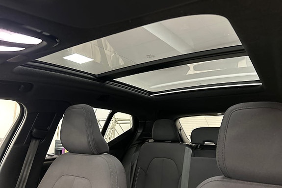 Volvo XC40 30 of 30