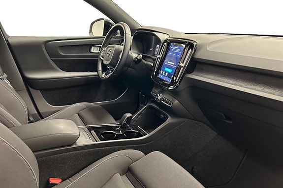 Volvo XC40 13 of 30