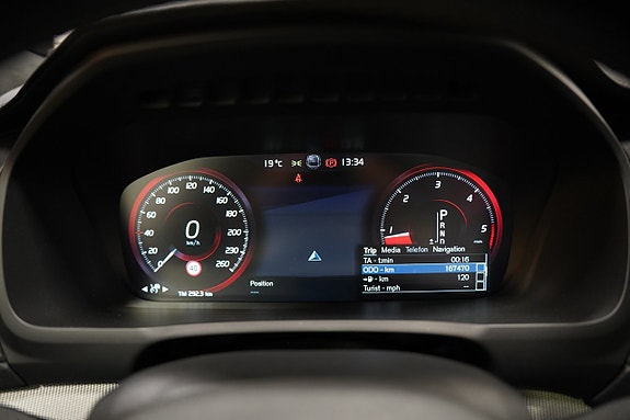 Volvo XC90 18 of 30