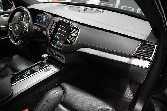Volvo XC90 13 of 30