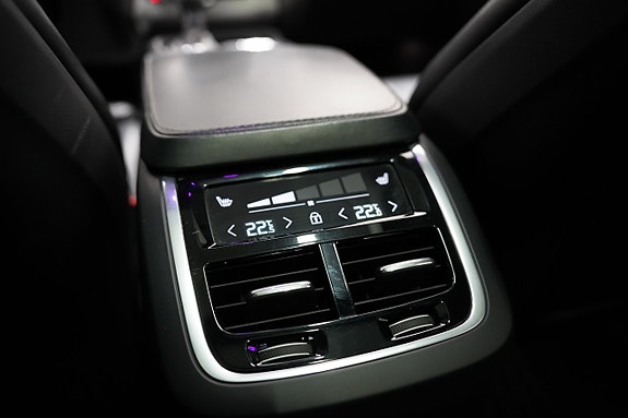 Volvo XC90 30 of 30