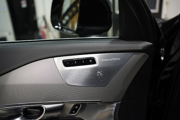 Volvo XC90 11 of 30