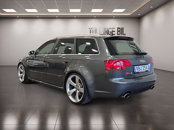 Audi RS4 3 of 27