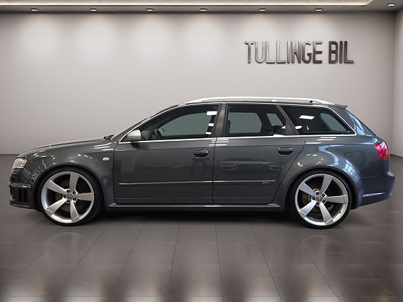 Audi RS4 2 of 27