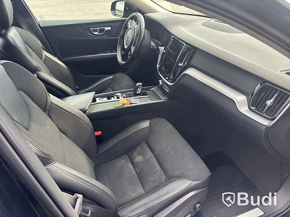 Volvo V60 Cross Country 10 of 27