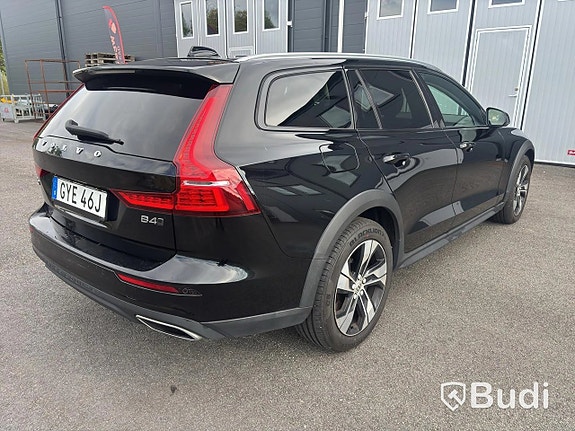 Volvo V60 Cross Country 7 of 27