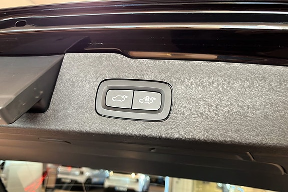 Volvo V60 Cross Country 15 of 16