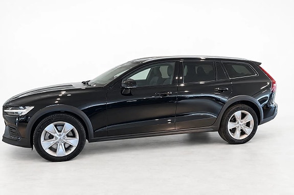 Volvo V60 Cross Country 2 of 16