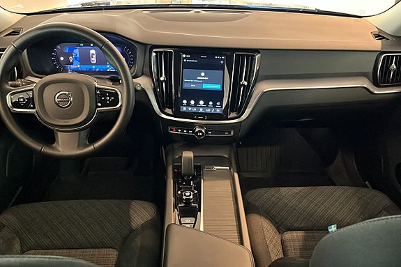 Volvo V60 Cross Country 7 of 16