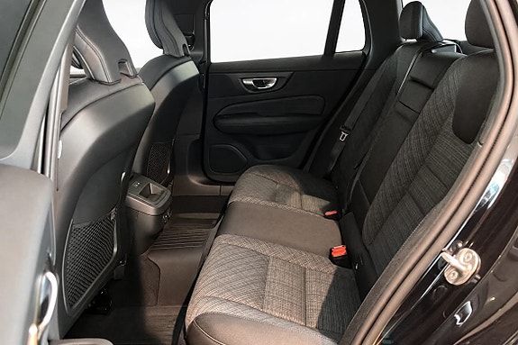 Volvo V60 Cross Country 5 of 16