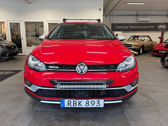 Volkswagen Golf Alltrack 2 of 30