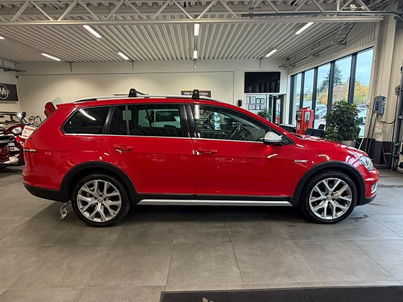 Volkswagen Golf Alltrack 11 of 30