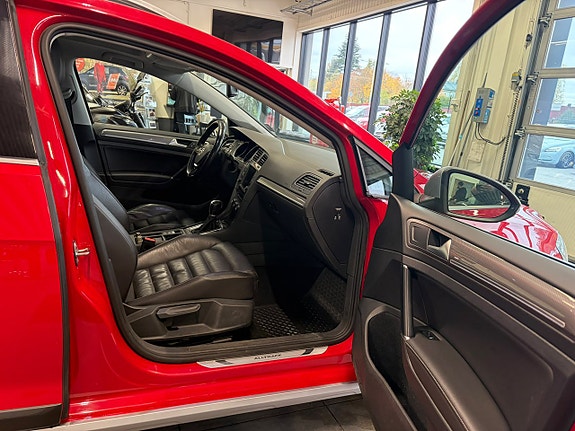 Volkswagen Golf Alltrack 17 of 30