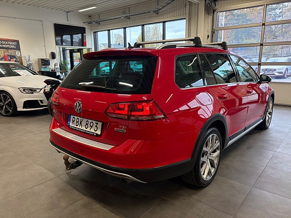 Volkswagen Golf Alltrack 9 of 30