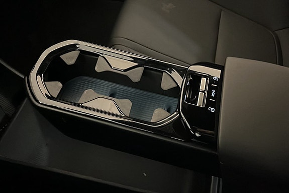 Volvo EX30 17 of 17