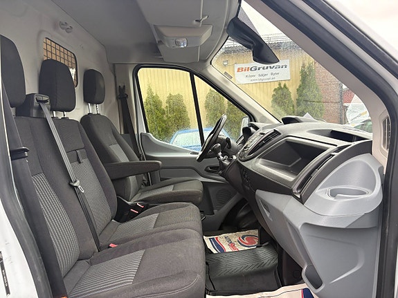 Ford Transit 7 of 11