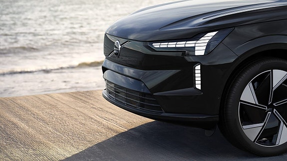 Volvo EX90 4 of 27