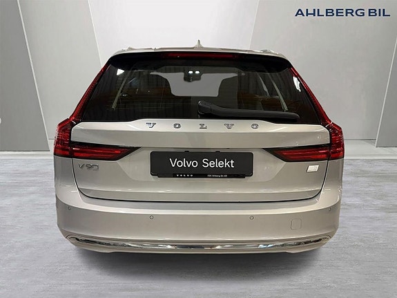Volvo V90 2 of 12
