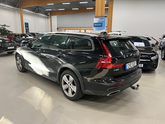 Volvo V60 Cross Country 7 of 8