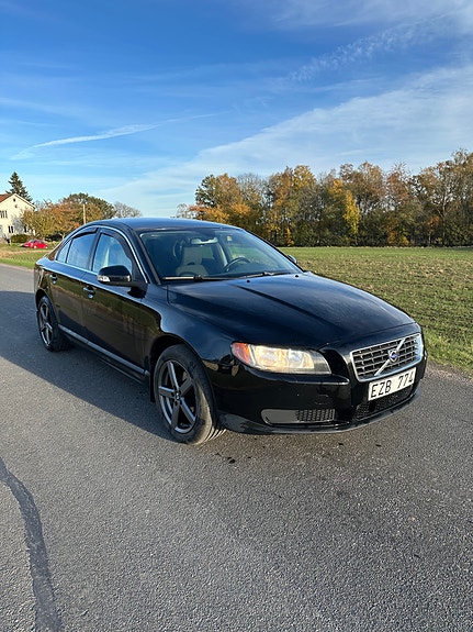 Volvo S80 2 of 7