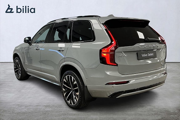 Volvo XC90 2 of 30