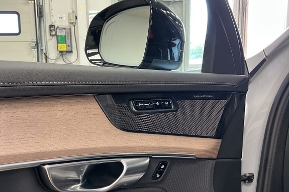 Volvo XC90 23 of 30