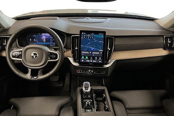 Volvo XC90 10 of 30