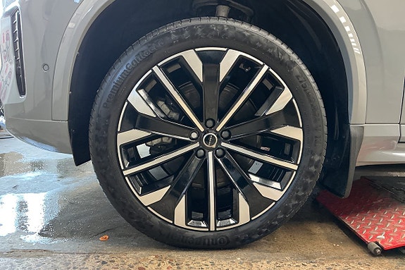 Volvo XC90 17 of 30