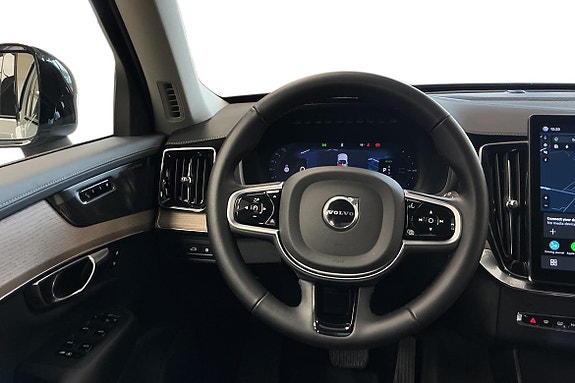 Volvo XC90 11 of 30