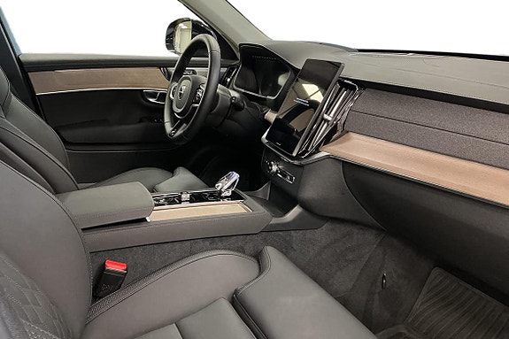 Volvo XC90 8 of 30