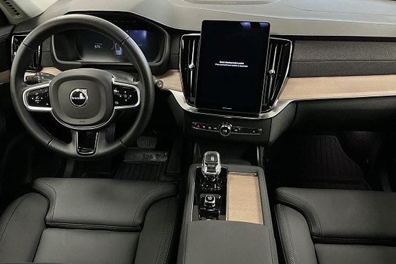 Volvo XC90 11 of 30