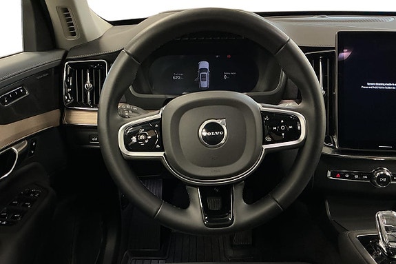 Volvo XC90 12 of 30